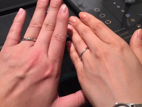 【エクセルコダイヤモンド(EXELCO DIAMOND)の口コミ】 婚約指輪を選びに行ったのですか、そのまま結婚指輪も選ぶ事にしました。…