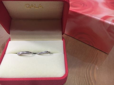 【GALA JEWELRY(ガラジュエリー)の口コミ】 自分達の思い出をデザインしたレーザーアートを指輪に施せるところと、ツ…