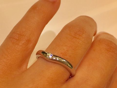 【MIKIMOTO(ミキモト)の口コミ】 一つ石でシンプルながらも、リングの中心にダイヤの存在感を感じます。
緩…