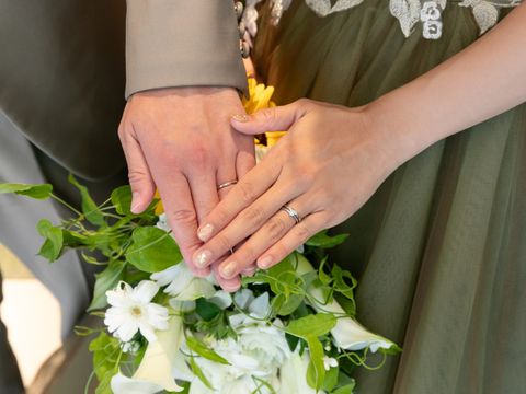 【TRECENTI(トレセンテ)の口コミ】 結婚指輪は婚約指輪を重ね付けした時に映えるようにシンプルなものにした…