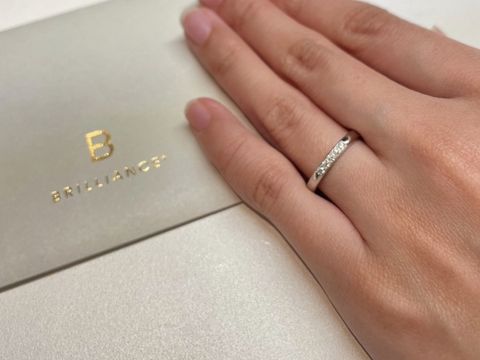 【BRILLIANCE+(ブリリアンスプラス)の口コミ】 シンプルなデザインなものを探していました。はじめは1石のつもりでしたが…