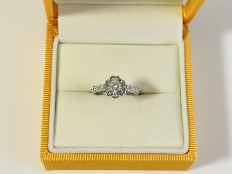 【ケイウノ ブライダル(K.UNO BRIDAL)の口コミ】 母から受け継いだ婚約指輪と祖母からもらったダイヤのネックレスを使い、…