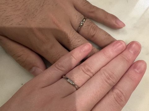 【ラザール ダイヤモンド(LAZARE DIAMOND)の口コミ】 とてもかわいいデザインで、３つのダイヤが連なっているところが気に入っ…