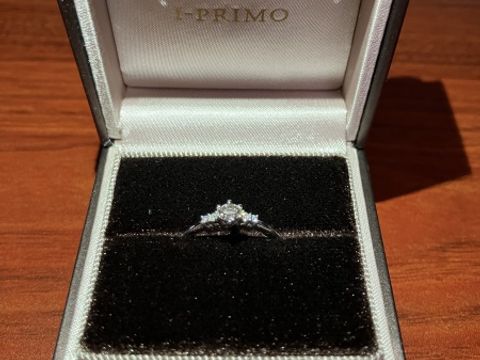 【アイプリモ(I-PRIMO)の口コミ】 この指輪は両側にオリオンがデザインされており、その細やかな造りに感動…