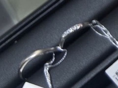 【ジュエリーツツミ(JEWELRY TSUTSUMI)の口コミ】 細身ストレートのデザインで、飽きがこないと思い試着しました。指輪が細…