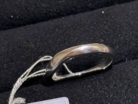 【TRECENTI(トレセンテ)の口コミ】 妻がこちらとペアのダイヤのついたウェーブデザインが気になるとのことで…