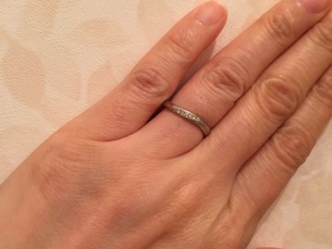 【Disney Cinderella(ディズニー シンデレラ)の口コミ】 シンプルな中でも可愛らしいものを探していました。表に小さなダイヤモン…