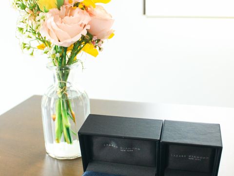 【ラザール ダイヤモンド(LAZARE DIAMOND)の口コミ】 少しVの字にカーブしているため、指が綺麗に細長くみえるところがお気に入…