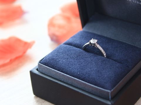 【ラザール ダイヤモンド(LAZARE DIAMOND)の口コミ】 ダイヤモンドの輝きが目立つような形であること、またダイヤモンドをとめ…