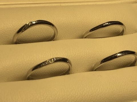 【俄(にわか)の口コミ】 細くて緩めのウェーブとダイヤの付き方がかわいいなと感じたからです。彼…