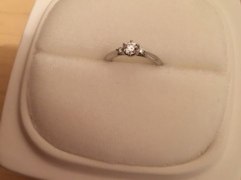 【俄(にわか)の口コミ】 予算の都合で大きなダイヤモンドは購入できませんでしたが、小さくても上…