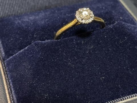 【銀座ダイヤモンドシライシの口コミ】 向日葵をモチーフにしたデザインでこれを着けているだけで気分が上がる指…