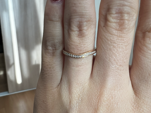 【カルティエ(Cartier)の口コミ】 一癖ある指輪が欲しかったので、ダイヤ付きの真ん中が窪んでいる形のバレ…