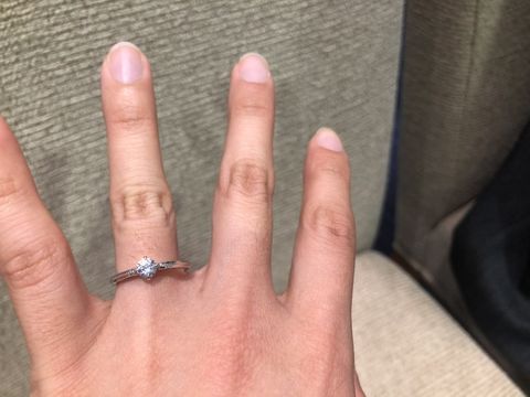 【GALA JEWELRY(ガラジュエリー)の口コミ】 ダイヤは持ち込みしました。ミル打ちされているので細身ですがキラキラし…