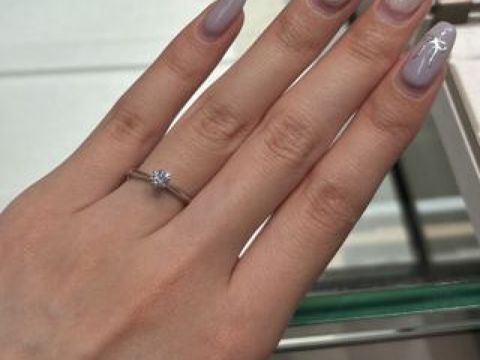 【アイプリモ(I-PRIMO)の口コミ】 シンプルなデザインがとても素敵でした。リングの太さがダイヤモンドに近…