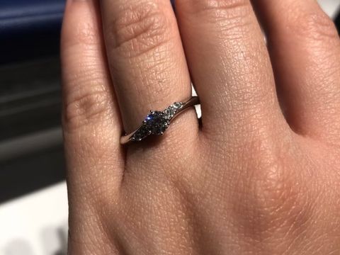 【銀座ダイヤモンドシライシの口コミ】 素材はプラチナ一択としておりました。
デザインはネット上で探しているう…