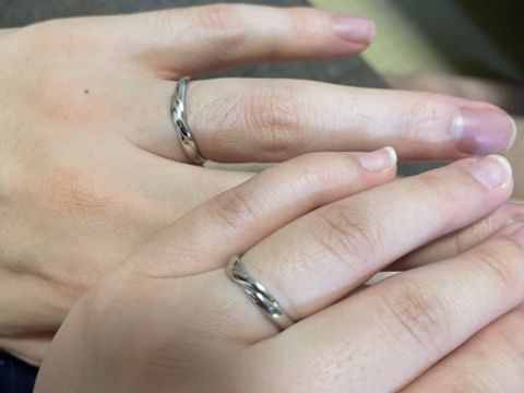 【ギンザタナカブライダル(GINZA TANAKA BRIDAL)の口コミ】 お互い毎日着用する予定でしたので、ダイヤなしを探しておりました。
シン…