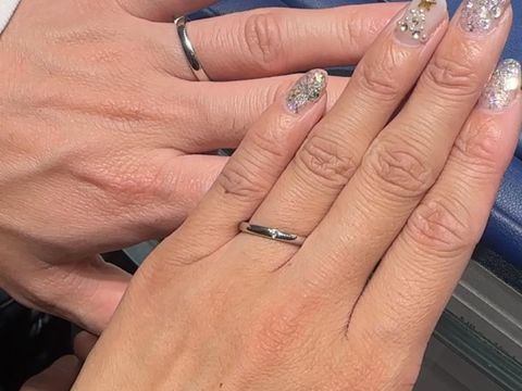 【銀座ダイヤモンドシライシの口コミ】 シンプルなストレートデザインで、細めのリングに存在感のある一粒ダイヤ…
