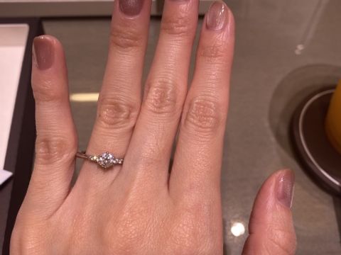 【アイプリモ(I-PRIMO)の口コミ】 指輪のテイストはシンプルだけどダイヤモンドが輝くものを探していました…