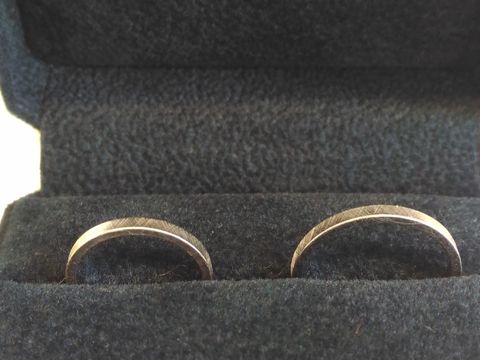 【AHKAH(アーカー)の口コミ】 二人とも指が細いので、細目の指輪を探していていました。普段あまり指輪…