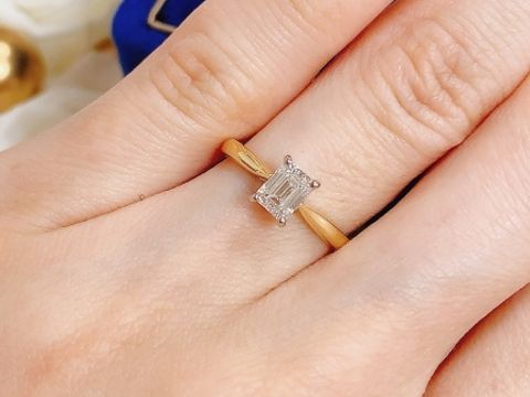 【BRILLIANCE+(ブリリアンスプラス)の口コミ】 フォルムがスクエアの指輪を探していました。しかしスクエアフォルムの指…