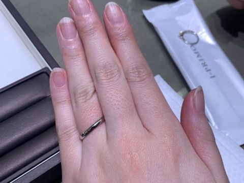 【アイプリモ(I-PRIMO)の口コミ】 ザシンプル、といった感じの指輪です。自分の指には、ウェーブ形が似合う…