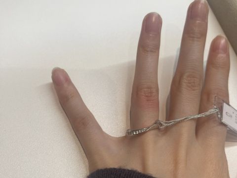 【BRILLIANCE+(ブリリアンスプラス)の口コミ】 ストレートタイプですがひねりが加えられている特徴的なデザインがすごく…