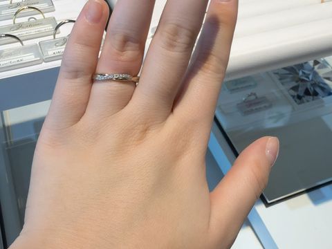 【I's stone(アイズストーン)の口コミ】 ダイヤモンドが多くてクネクネしたデザインを探していました。
いろんなお…