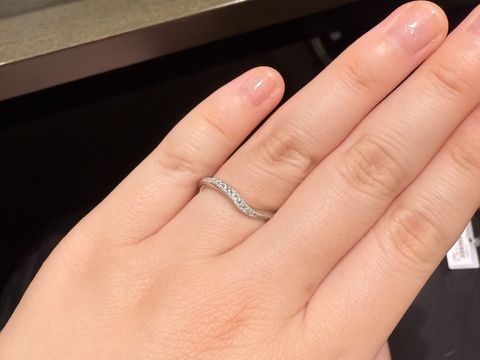 【アイプリモ(I-PRIMO)の口コミ】 女性のはダイヤモンドの多いものを、男性のはミル打ちなどアクセントのあ…