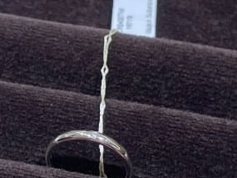 【カルティエ(Cartier)の口コミ】 指輪のデザインはシンプルなものが多かった印象です。中でもカルティエの…