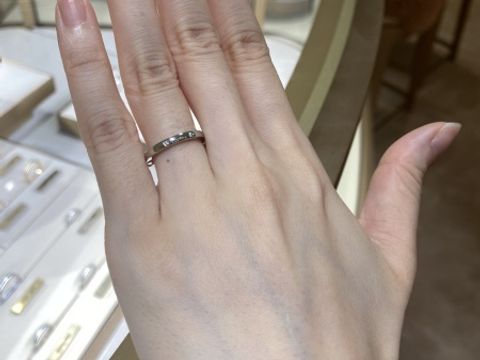 【カルティエ(Cartier)の口コミ】 ダイヤモンドがついていて、指輪の表面と裏面でデザインが違うので2種類の…