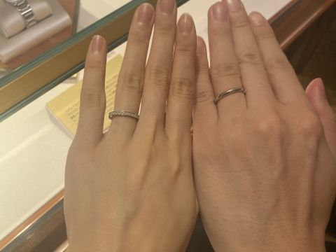 【ブルガリ(BVLGARI)の口コミ】 婚約指輪がブルガリだったので、結婚指輪も同じブランドで見てみました。…