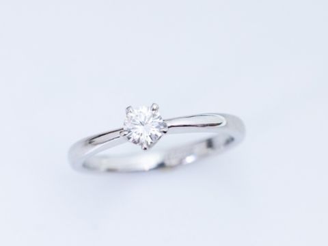 【ジュエリー工房 YAMAMOTOの口コミ】 親の婚約指輪を譲り受けたのでリメイクをお願いしました。希望通りの王道…