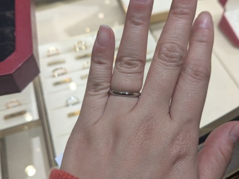 【カルティエ(Cartier)の口コミ】 シンプルで装着のないデザインのものを試着させていただきました。やはり…
