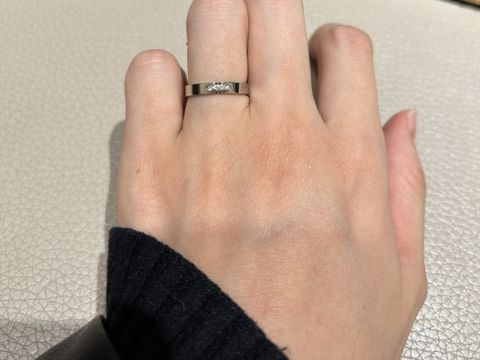 【ショーメ(CHAUMET)の口コミ】 スタイリッシュなデザインで、個性的なデザインです。幅は太めですが、女…