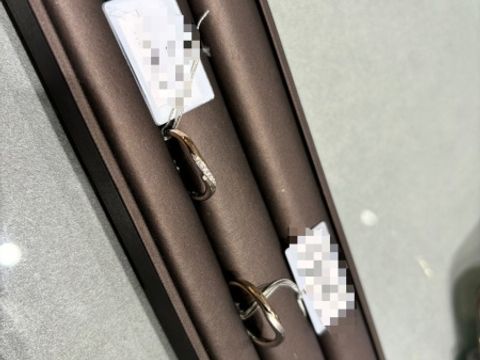 【アイプリモ(I-PRIMO)の口コミ】 ウェーブ型のデザインが美しく、ダイヤモンドも派手すぎず地味過ぎないち…