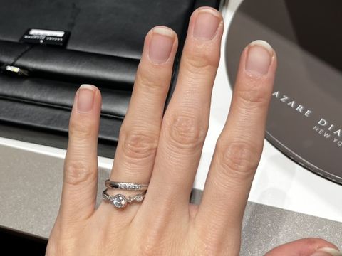 【ラザール ダイヤモンド(LAZARE DIAMOND)の口コミ】 マット加工のものも見てみたいねと話していたので、マットもグロスも楽し…