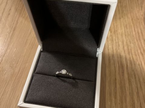 【BIJOUPIKO(ビジュピコ)の口コミ】 アンティーク調のもので探していました。一粒ダイヤのソリティアよりはデ…