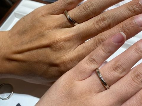 【杢目金屋(もくめがねや)の口コミ】 ストレートでシンプルな形状ですが、木目金模様とワンポイントのダイヤモ…