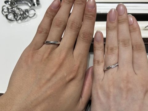 【LUCIE(ルシエ)の口コミ】 シンプルで幅が細すぎず太すぎずで、全身鏡で２人並んで見た時のボリュー…