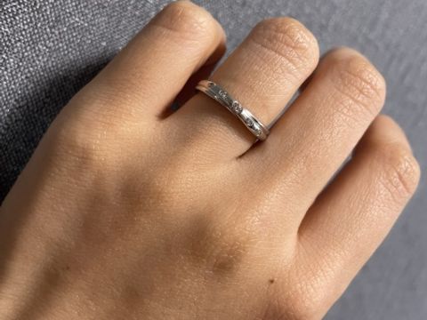 【Pink Dolphin Diamond(ピンクドルフィンダイヤモンド)の口コミ】 素材はプラチナ900です。耐久性は低いと思いますが
ピンクダイヤモンドが…