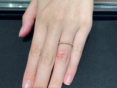 【ティファニー(Tiffany & Co.)の口コミ】 イエローゴールドのハーフエタニティの指輪を探していました。ティファニ…