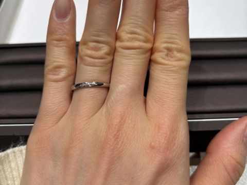 【アイプリモ(I-PRIMO)の口コミ】 ななめにダイヤがみ3つ入っており、派手すぎないがシンプルすぎず程よかっ…