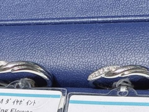 【銀座ダイヤモンドシライシの口コミ】 うねっとした動きのあるデザインがよかったのでダイヤモンドシライシさん…