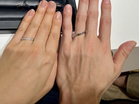 【ラザール ダイヤモンド(LAZARE DIAMOND)の口コミ】 リング自体のウェーブと、メレラインの柔らかな入り方がなんとも上品な雰…