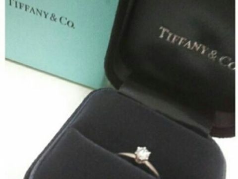 【ティファニー(Tiffany & Co.)の口コミ】 プロポーズの指輪といえばティファニーだと幼い頃から夢見ていました。
格…