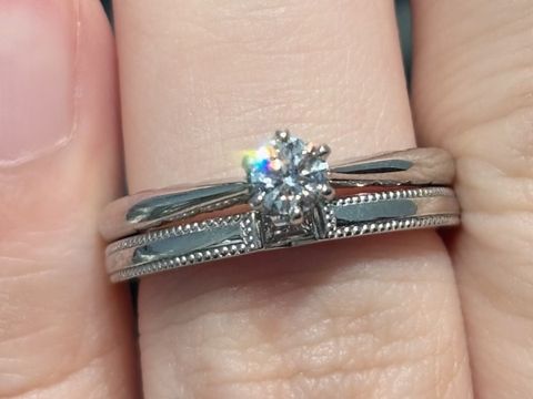 【エクセルコダイヤモンド(EXELCO DIAMOND)の口コミ】 結婚指輪の方はミル打ちが可愛く気になっていたので試着させていただきま…