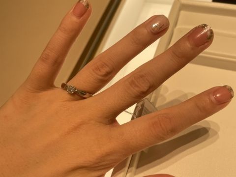 【ティファニー(Tiffany & Co.)の口コミ】 大粒ダイヤが一粒のみというシンプルで婚約指輪の王道デザインだと思いま…