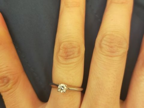 【カルティエ(Cartier)の口コミ】 輝き方がとても綺麗で、手元、指先を見る度に、指輪の存在感を感じられる…