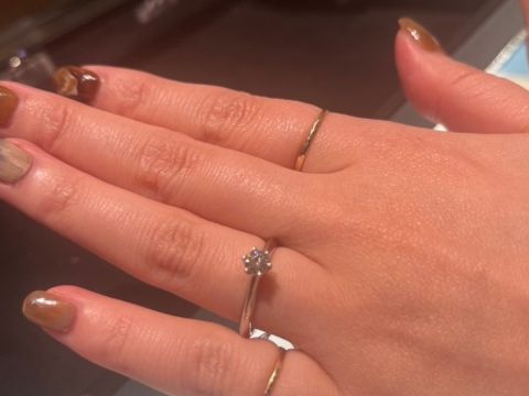 【銀座ダイヤモンドシライシの口コミ】 指輪は一つ一つにストーリーがあり、どんな気持ちで作られたものか聞くの…